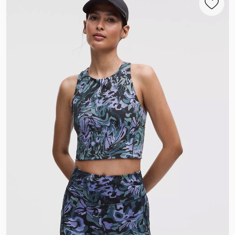 NWT Swift Speed Cropped Tank Top
B/C Cup